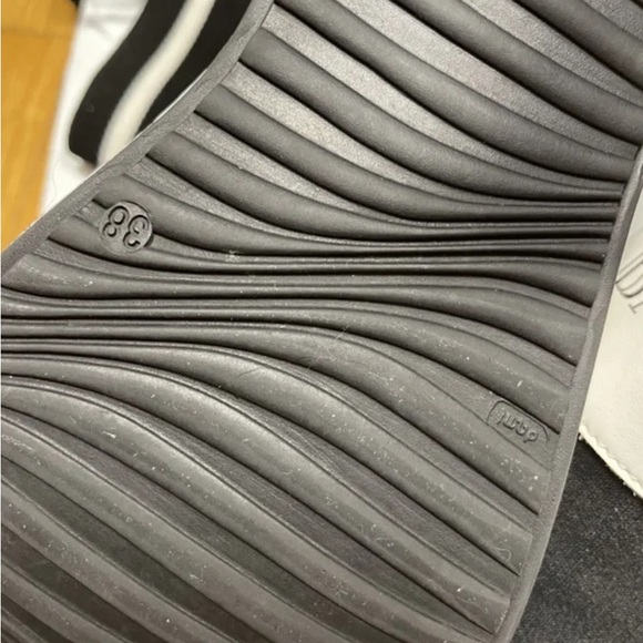 Authenticated Balmain logo sneakers - Picture 11 of 11